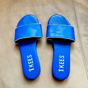 Tkees cobalt blue leather slides size 6.5 US 37 EUR